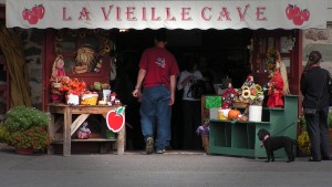 Boutique La Vieille Cave, Façade.